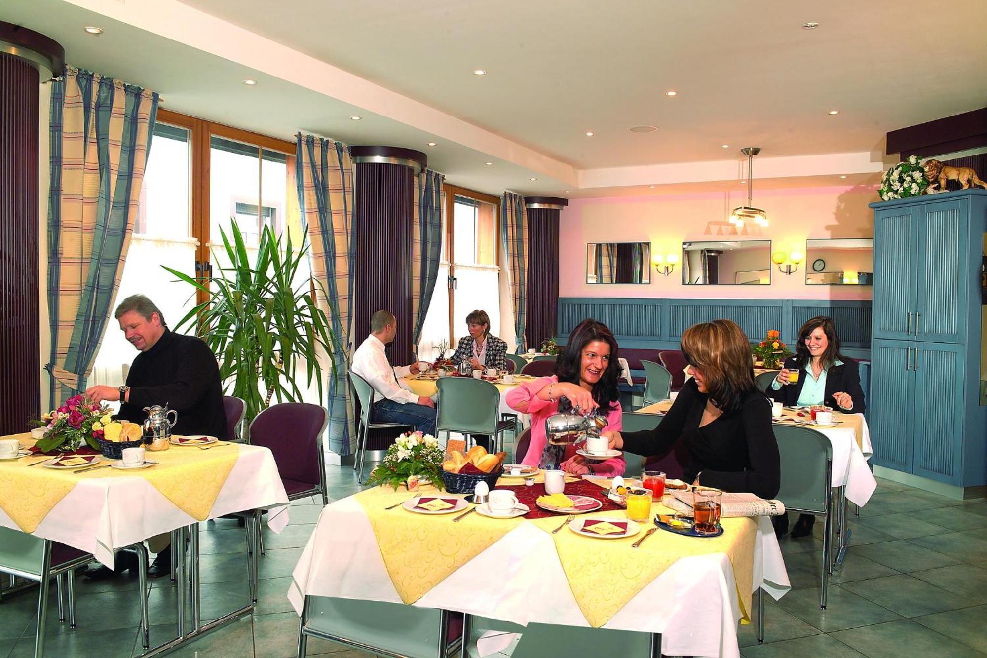 Hotel Zum Loewen Mörfelden-Walldorf Exteriör bild