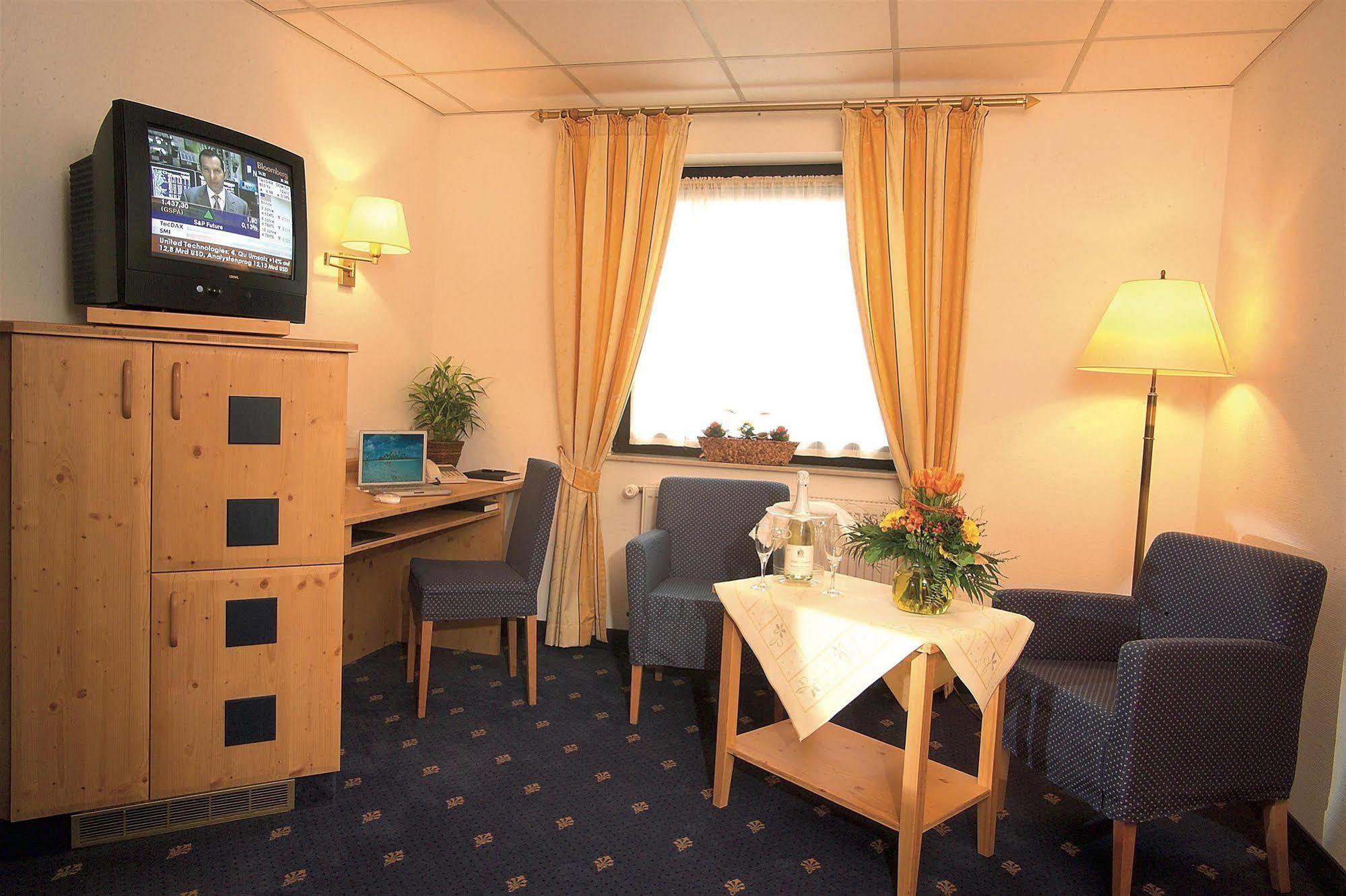 Hotel Zum Loewen Mörfelden-Walldorf Exteriör bild